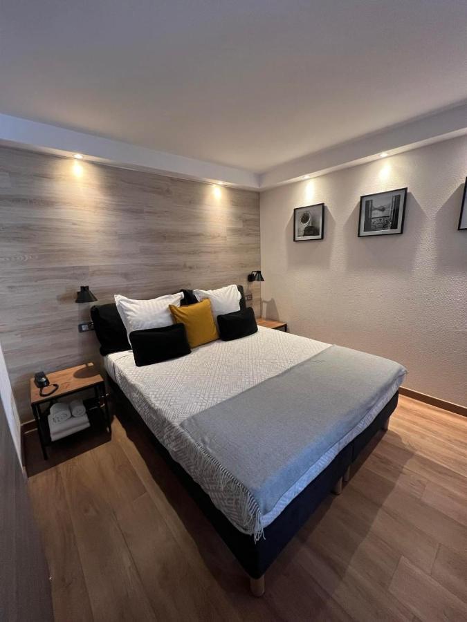 Au Bec Fin Hotel 2*